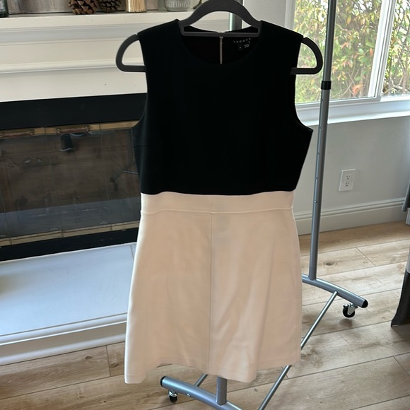 Theory Dress - Picture 1 of 2
